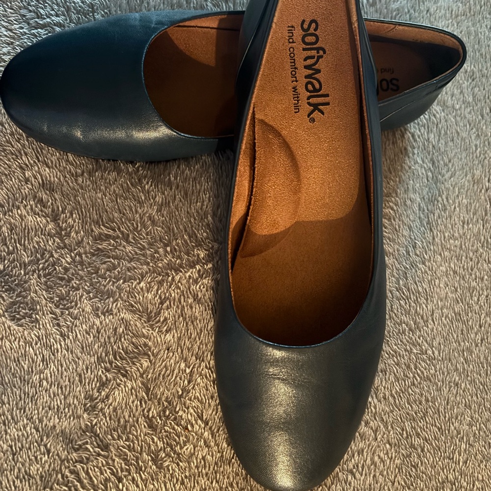 SoftWalk Navy Leather Slip-On Comfort Flats
